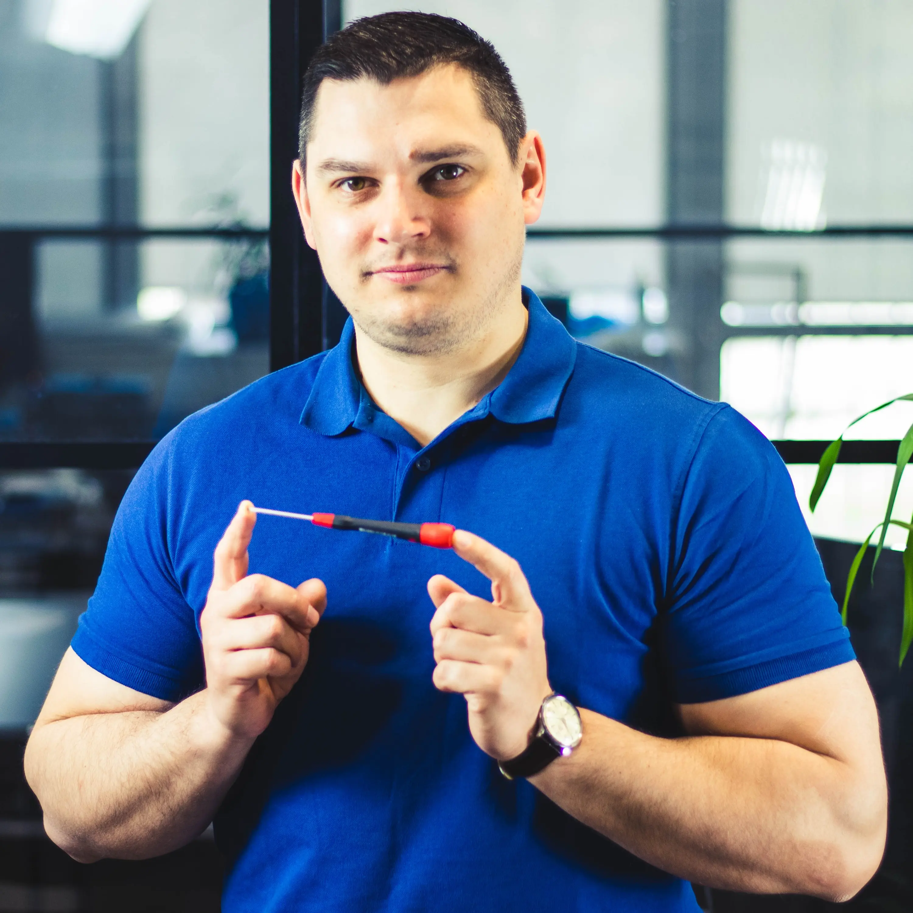 Inżynier odzyskiwania danych i założyciel firmy Łukasz Wasilkowski – HEX SERWIS