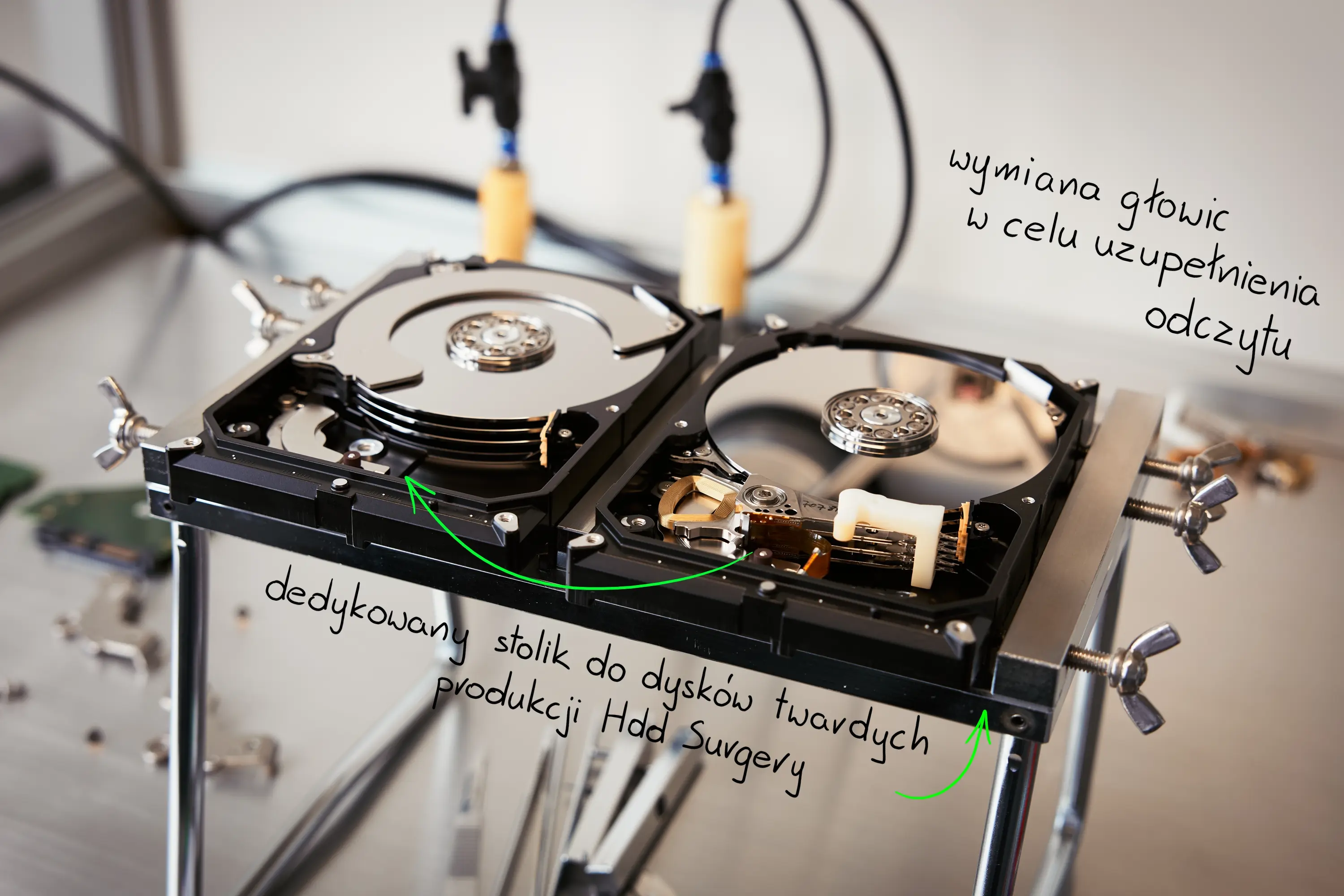 Wymiana głowic w dysku twardym Seagate przy użyciu profesjonalnego stolika HDD Surgery w laboratorium HEX SERWIS