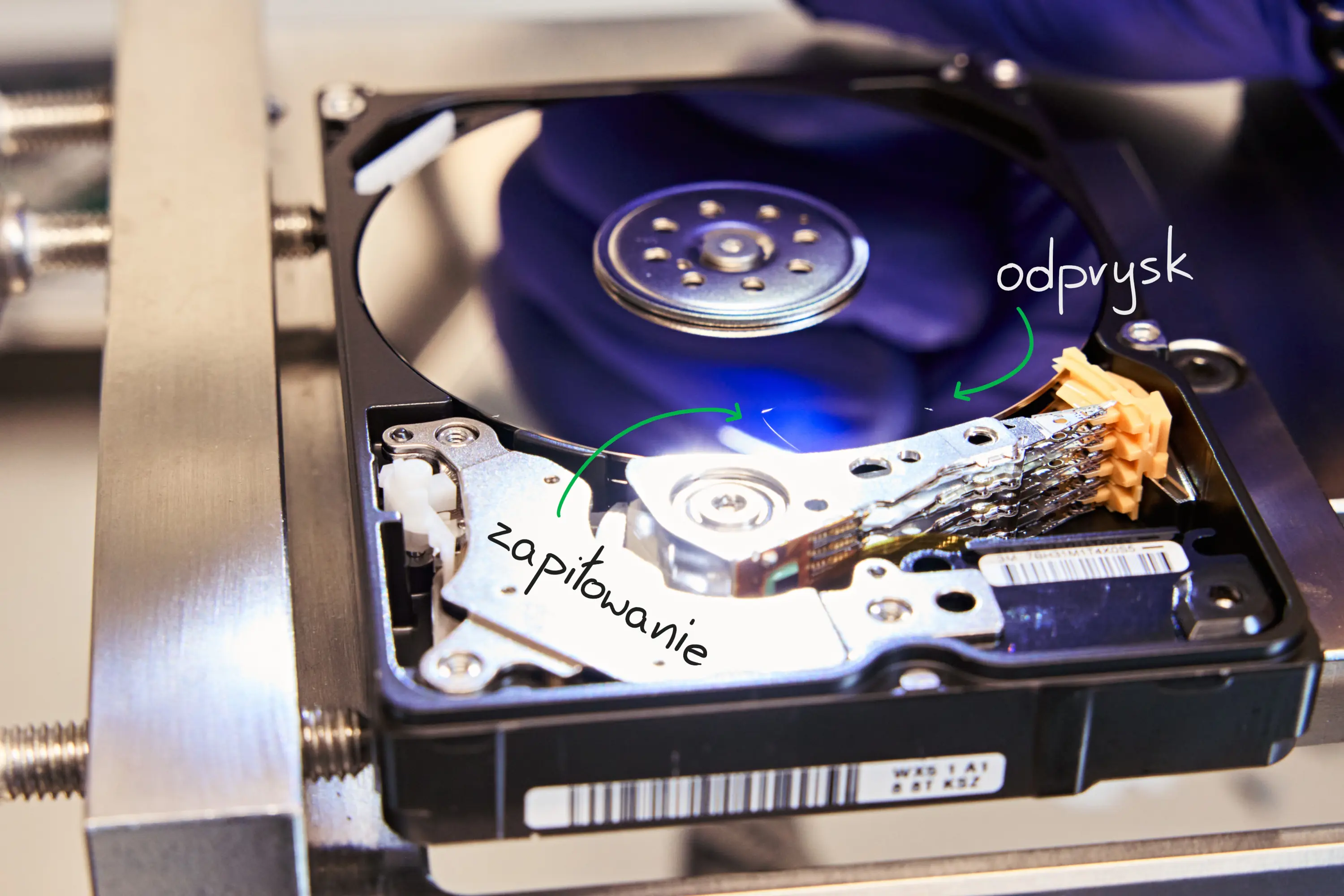 Odzyskiwanie danych z dysku zewnętrznego WD 2TB Elements WD20NMVW klikająca głowica